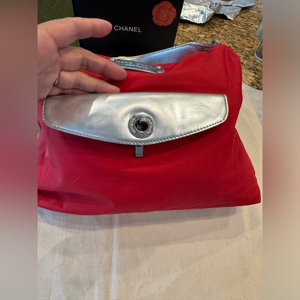 KATE SPADE RED NYLON HANDBAG PURSE SILVER FRONT & STRAP ZIPPER TOP - Picture 4 of 9